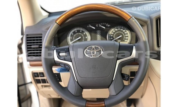 Buy Import Toyota Land Cruiser White Car in Import - Dubai in Central Buy Import Toyota Land Cruiser White Car in Import - Dubai in Central