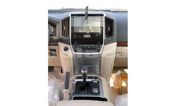 Buy Import Toyota Land Cruiser White Car in Import - Dubai in Central Buy Import Toyota Land Cruiser White Car in Import - Dubai in Central