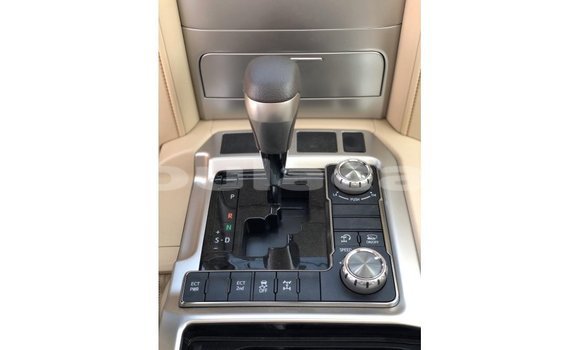 Buy Import Toyota Land Cruiser White Car in Import - Dubai in Central Buy Import Toyota Land Cruiser White Car in Import - Dubai in Central