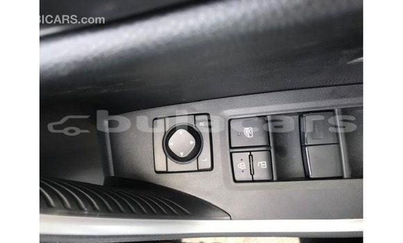 Acheter Import Voiture Toyota 4Runner Blanc à Import - Dubai, Central Acheter Import Voiture Toyota 4Runner Blanc à Import - Dubai, Central