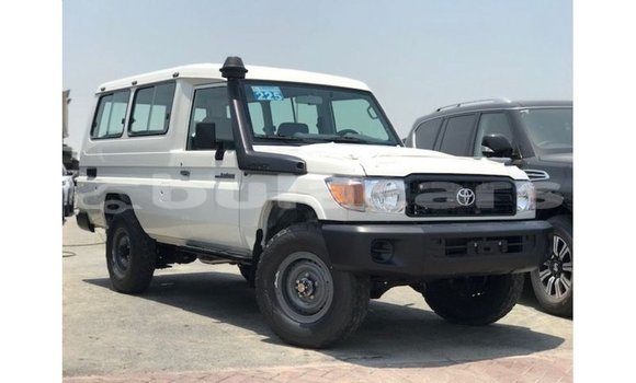 Acheter Import Voiture Toyota Land Cruiser Blanc à Import - Dubai, Central