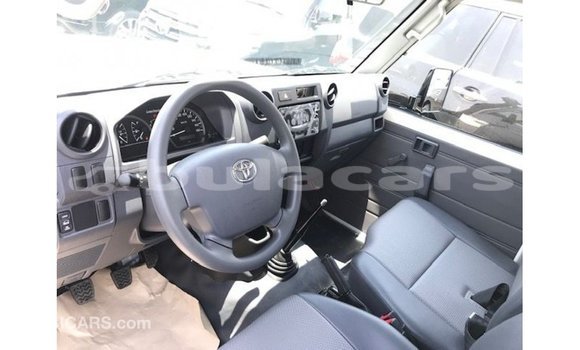Buy Import Toyota Land Cruiser White Car in Import - Dubai in Central Buy Import Toyota Land Cruiser White Car in Import - Dubai in Central