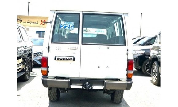 Buy Import Toyota Land Cruiser White Car in Import - Dubai in Central Buy Import Toyota Land Cruiser White Car in Import - Dubai in Central
