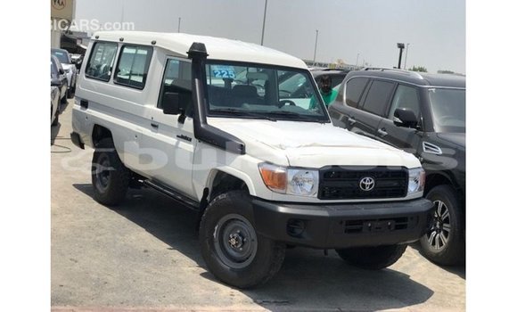 Buy Import Toyota Land Cruiser White Car in Import - Dubai in Central Buy Import Toyota Land Cruiser White Car in Import - Dubai in Central
