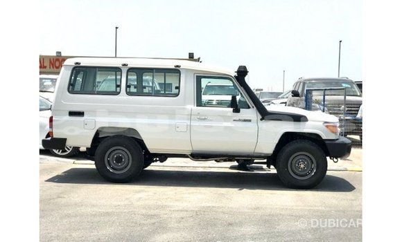Buy Import Toyota Land Cruiser White Car in Import - Dubai in Central Buy Import Toyota Land Cruiser White Car in Import - Dubai in Central