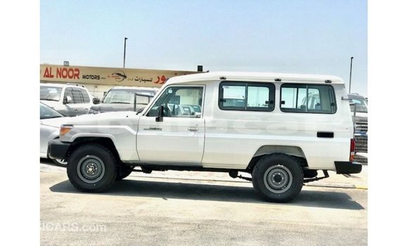 Buy Import Toyota Land Cruiser White Car in Import - Dubai in Central Buy Import Toyota Land Cruiser White Car in Import - Dubai in Central