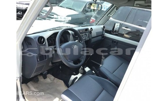 Buy Import Toyota Land Cruiser White Car in Import - Dubai in Central Buy Import Toyota Land Cruiser White Car in Import - Dubai in Central