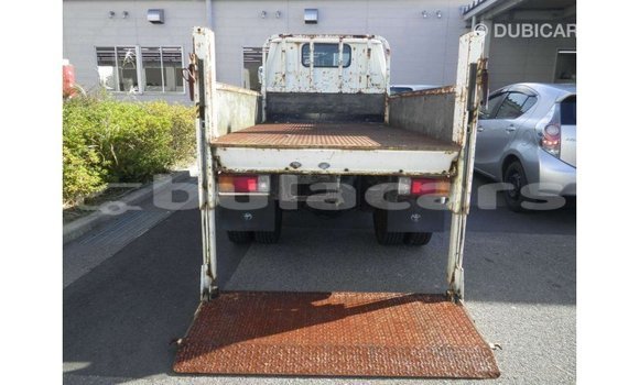 Acheter Import Voiture Toyota Dyna Blanc à Import - Dubai, Central Acheter Import Voiture Toyota Dyna Blanc à Import - Dubai, Central