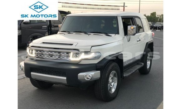 Buy Import Toyota FJ Cruiser White Car in Import - Dubai in Central Buy Import Toyota FJ Cruiser White Car in Import - Dubai in Central