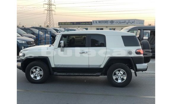 Buy Import Toyota FJ Cruiser White Car in Import - Dubai in Central Buy Import Toyota FJ Cruiser White Car in Import - Dubai in Central