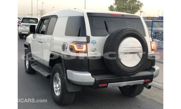 Buy Import Toyota FJ Cruiser White Car in Import - Dubai in Central Buy Import Toyota FJ Cruiser White Car in Import - Dubai in Central