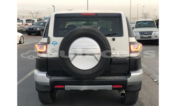 Buy Import Toyota FJ Cruiser White Car in Import - Dubai in Central Buy Import Toyota FJ Cruiser White Car in Import - Dubai in Central