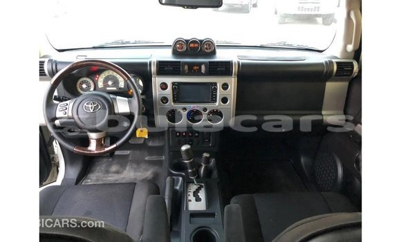 Buy Import Toyota FJ Cruiser White Car in Import - Dubai in Central Buy Import Toyota FJ Cruiser White Car in Import - Dubai in Central