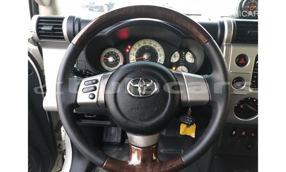Buy Import Toyota FJ Cruiser White Car in Import - Dubai in Central Buy Import Toyota FJ Cruiser White Car in Import - Dubai in Central