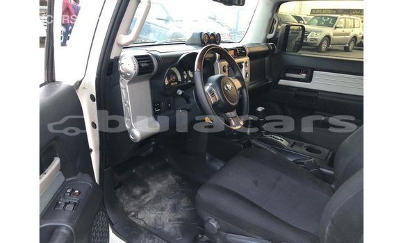 Buy Import Toyota FJ Cruiser White Car in Import - Dubai in Central Buy Import Toyota FJ Cruiser White Car in Import - Dubai in Central