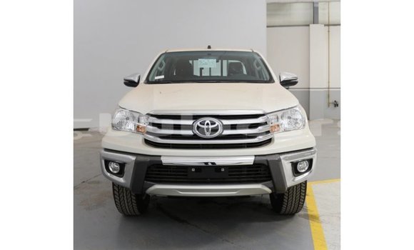 Acheter Import Voiture Toyota Hilux Blanc à Import - Dubai, Central Acheter Import Voiture Toyota Hilux Blanc à Import - Dubai, Central