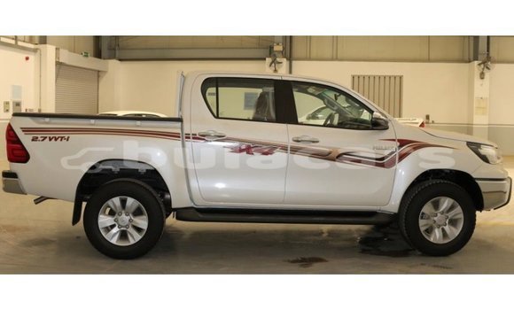 Acheter Import Voiture Toyota Hilux Blanc à Import - Dubai, Central Acheter Import Voiture Toyota Hilux Blanc à Import - Dubai, Central