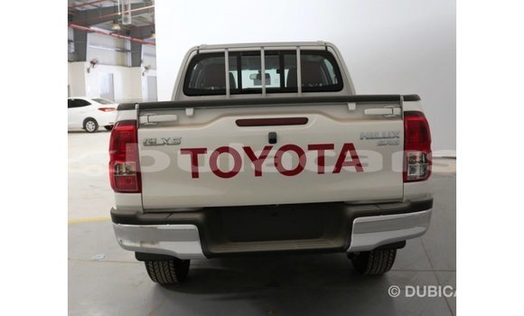 Acheter Import Voiture Toyota Hilux Blanc à Import - Dubai, Central Acheter Import Voiture Toyota Hilux Blanc à Import - Dubai, Central