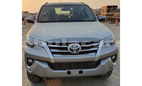Acheter Import Voiture Toyota Fortuner Gris à Import - Dubai, Central Acheter Import Voiture Toyota Fortuner Gris à Import - Dubai, Central