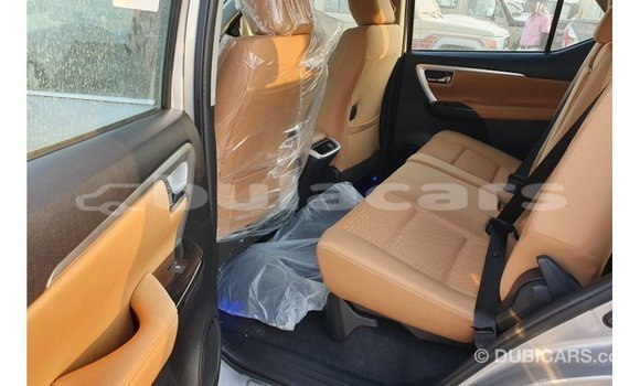 Acheter Import Voiture Toyota Fortuner Gris à Import - Dubai, Central Acheter Import Voiture Toyota Fortuner Gris à Import - Dubai, Central