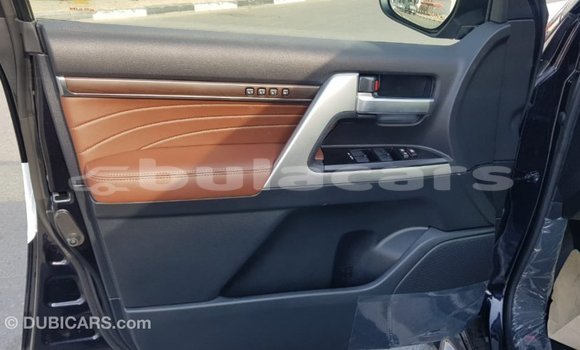 Acheter Import Voiture Toyota Land Cruiser Noir à Import - Dubai, Central Acheter Import Voiture Toyota Land Cruiser Noir à Import - Dubai, Central