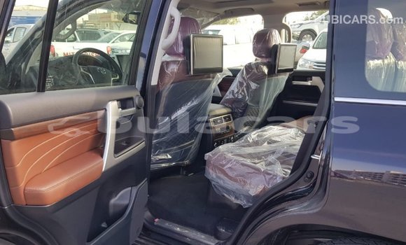 Acheter Import Voiture Toyota Land Cruiser Noir à Import - Dubai, Central Acheter Import Voiture Toyota Land Cruiser Noir à Import - Dubai, Central