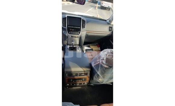 Acheter Import Voiture Toyota Land Cruiser Noir à Import - Dubai, Central Acheter Import Voiture Toyota Land Cruiser Noir à Import - Dubai, Central