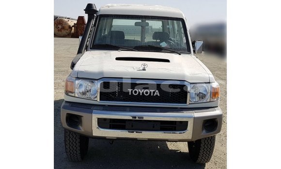 Acheter Import Voiture Toyota Land Cruiser Blanc à Import - Dubai, Central Acheter Import Voiture Toyota Land Cruiser Blanc à Import - Dubai, Central