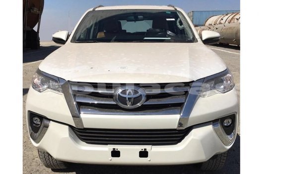 Acheter Import Voiture Toyota Fortuner Blanc à Import - Dubai, Central Acheter Import Voiture Toyota Fortuner Blanc à Import - Dubai, Central