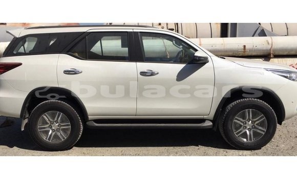 Acheter Import Voiture Toyota Fortuner Blanc à Import - Dubai, Central Acheter Import Voiture Toyota Fortuner Blanc à Import - Dubai, Central