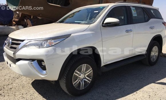 Acheter Import Voiture Toyota Fortuner Blanc à Import - Dubai, Central Acheter Import Voiture Toyota Fortuner Blanc à Import - Dubai, Central