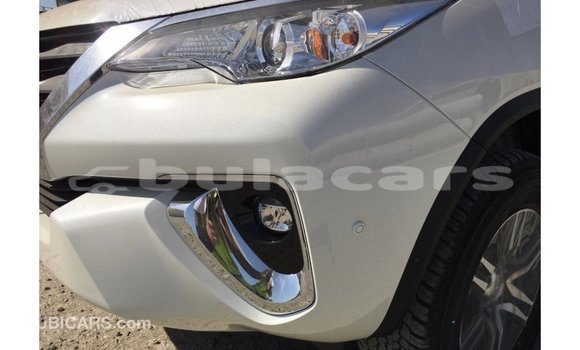 Acheter Import Voiture Toyota Fortuner Blanc à Import - Dubai, Central Acheter Import Voiture Toyota Fortuner Blanc à Import - Dubai, Central