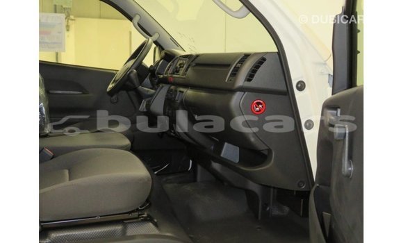 Acheter Import Voiture Toyota Hiace Blanc à Import - Dubai, Central Acheter Import Voiture Toyota Hiace Blanc à Import - Dubai, Central
