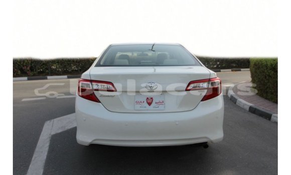 Buy Import Toyota Camry White Car in Import - Dubai in Central Buy Import Toyota Camry White Car in Import - Dubai in Central