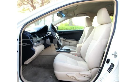 Buy Import Toyota Camry White Car in Import - Dubai in Central Buy Import Toyota Camry White Car in Import - Dubai in Central