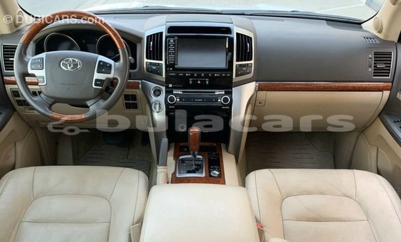 Buy Import Toyota Land Cruiser White Car in Import - Dubai in Central Buy Import Toyota Land Cruiser White Car in Import - Dubai in Central