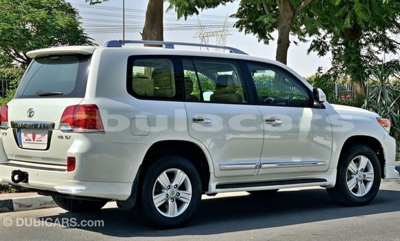 Buy Import Toyota Land Cruiser White Car in Import - Dubai in Central Buy Import Toyota Land Cruiser White Car in Import - Dubai in Central