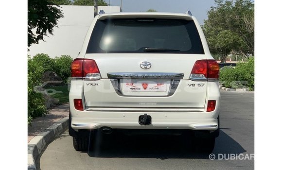 Buy Import Toyota Land Cruiser White Car in Import - Dubai in Central Buy Import Toyota Land Cruiser White Car in Import - Dubai in Central