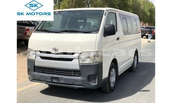 Acheter Import Voiture Toyota Hiace Blanc à Import - Dubai, Central Acheter Import Voiture Toyota Hiace Blanc à Import - Dubai, Central