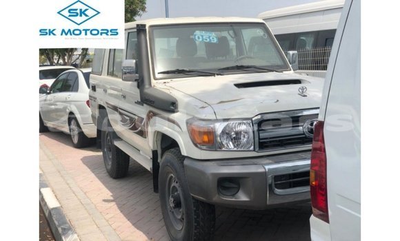 Acheter Import Voiture Toyota Land Cruiser Gris à Import - Dubai, Central Acheter Import Voiture Toyota Land Cruiser Gris à Import - Dubai, Central