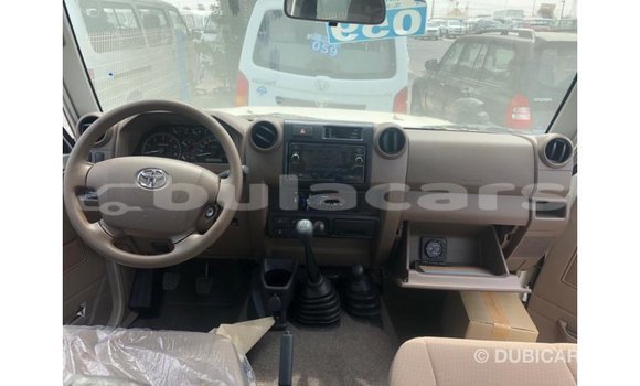 Buy Import Toyota Land Cruiser Grey Car in Import - Dubai in Central Buy Import Toyota Land Cruiser Grey Car in Import - Dubai in Central