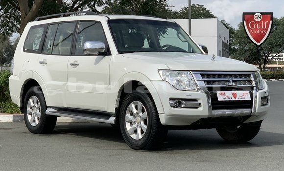 Acheter Import Voiture Mitsubishi Pajero Blanc à Import - Dubai, Central