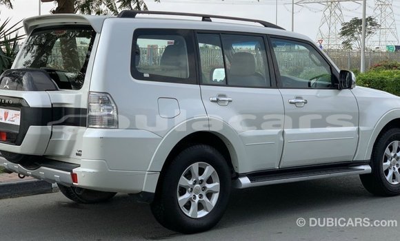 Buy Import Mitsubishi Pajero White Car in Import - Dubai in Central Buy Import Mitsubishi Pajero White Car in Import - Dubai in Central