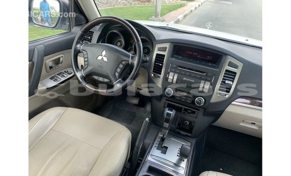 Buy Import Mitsubishi Pajero White Car in Import - Dubai in Central Buy Import Mitsubishi Pajero White Car in Import - Dubai in Central