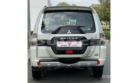 Buy Import Mitsubishi Pajero White Car in Import - Dubai in Central Buy Import Mitsubishi Pajero White Car in Import - Dubai in Central