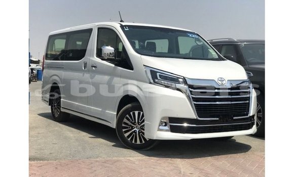 Buy Import Toyota Granvia White Car in Import - Dubai in Central