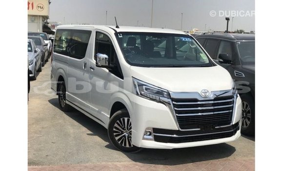 Acheter Import Voiture Toyota Granvia Blanc à Import - Dubai, Central Acheter Import Voiture Toyota Granvia Blanc à Import - Dubai, Central