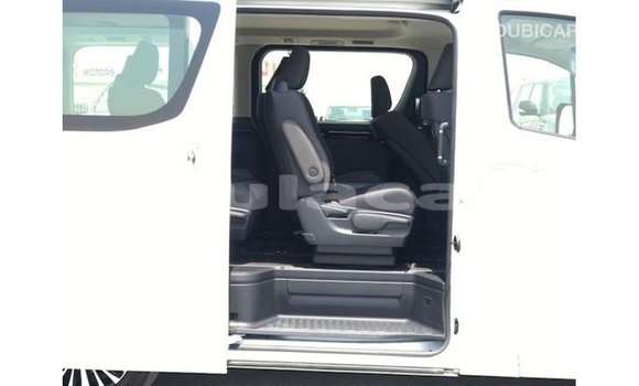 Acheter Import Voiture Toyota Granvia Blanc à Import - Dubai, Central Acheter Import Voiture Toyota Granvia Blanc à Import - Dubai, Central