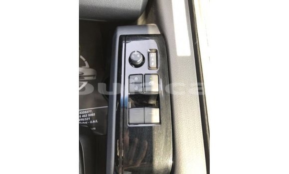 Acheter Import Voiture Toyota Granvia Blanc à Import - Dubai, Central Acheter Import Voiture Toyota Granvia Blanc à Import - Dubai, Central