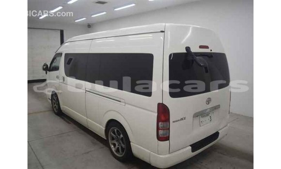 Acheter Import Voiture Toyota Hiace Blanc à Import - Dubai, Central Acheter Import Voiture Toyota Hiace Blanc à Import - Dubai, Central